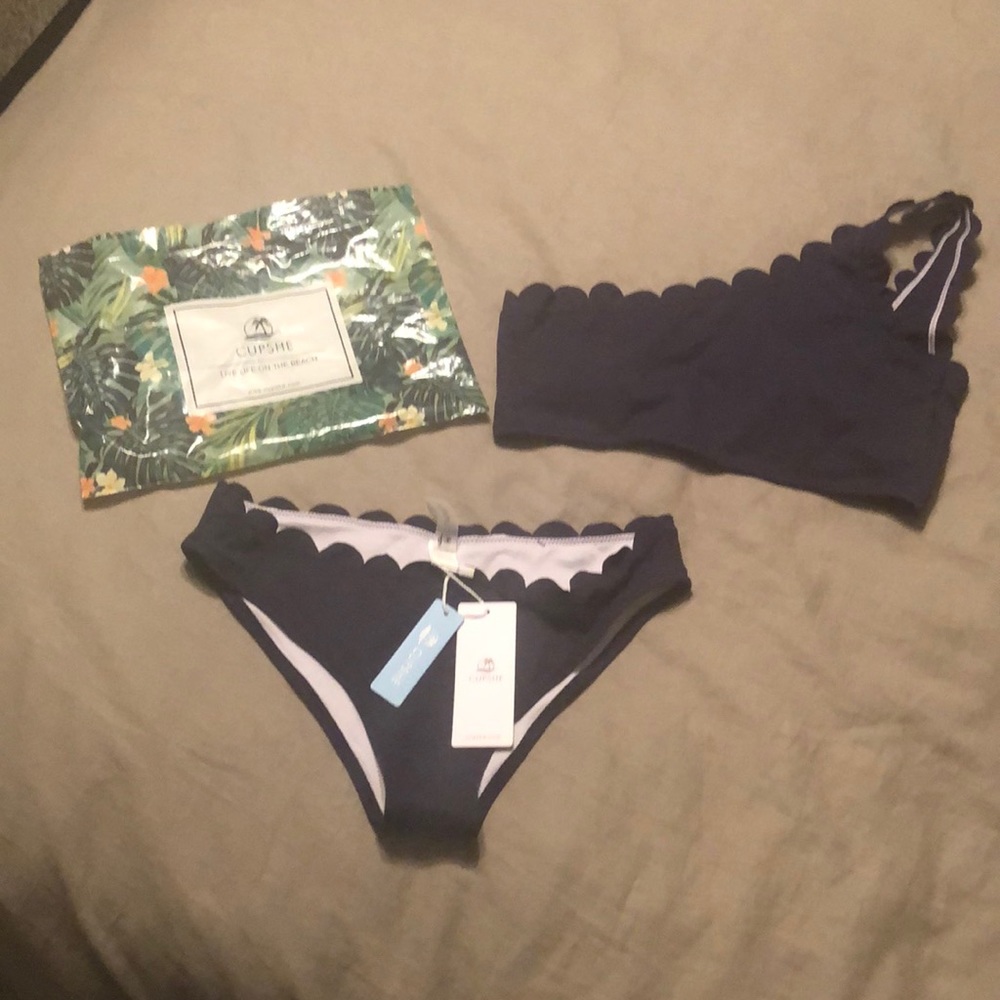 Cupshe Miss the Past One Shoulder Bikini